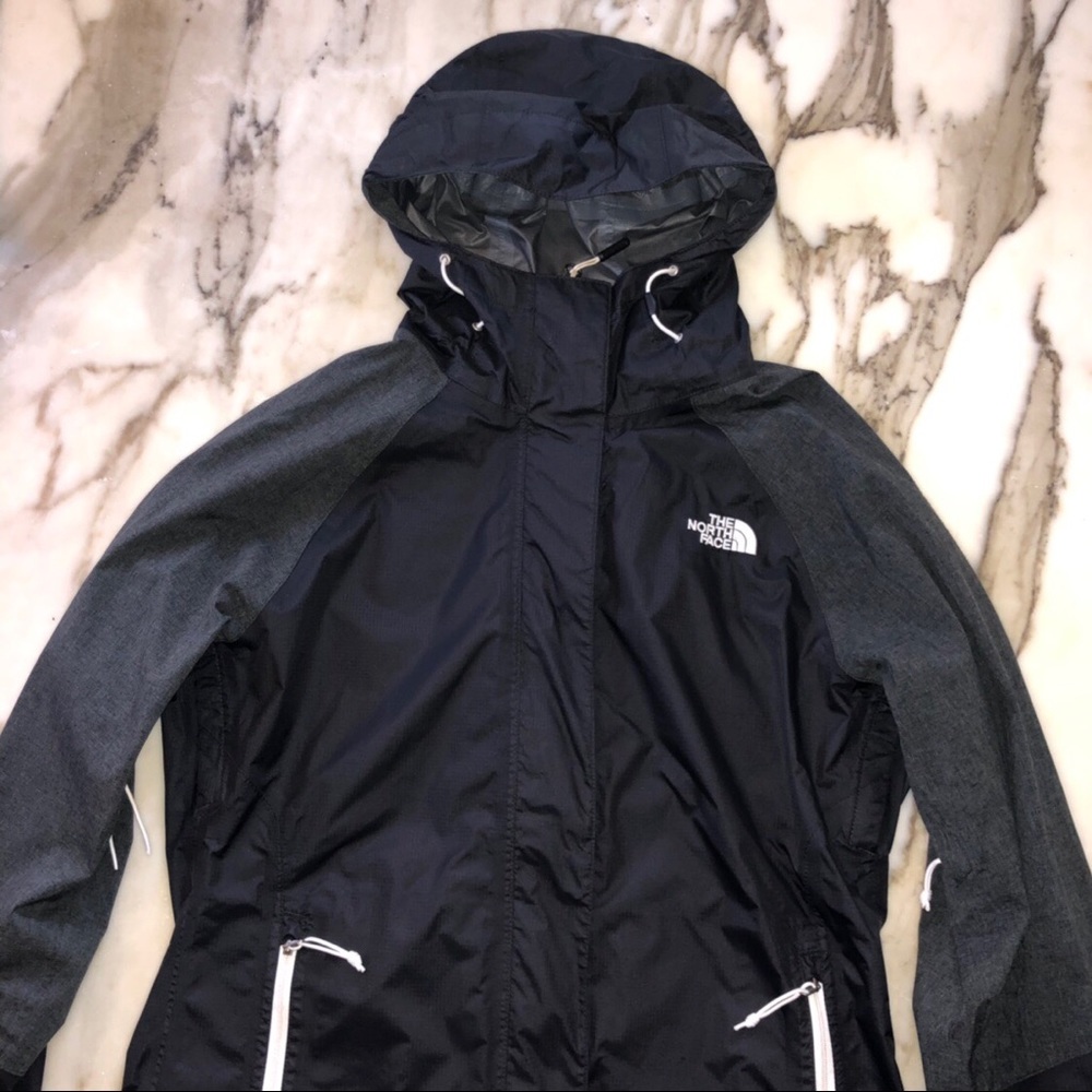 Black and Grey North Face 2.5L Venture Jacket